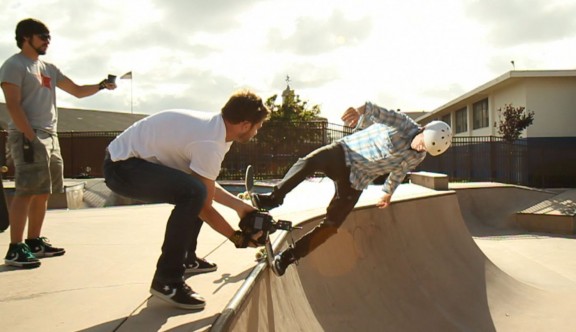 Chase Jarvis shoots skater with off-camera flash